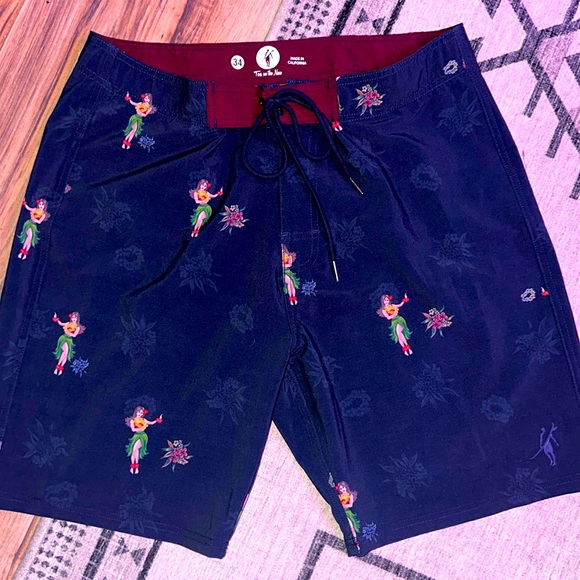 toes on the nose Other - Men’s near new Toes on the Nose Hula girl board shorts. Size 34” W.